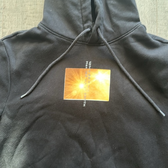 ⭐️ 2 for $10 OR $7 each ⭐️. 
H&M Printed Hoodie * US S - Picture 2 of 6